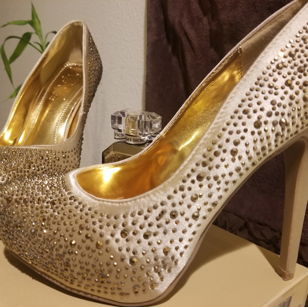 Shoes - Picture 4 of 4
